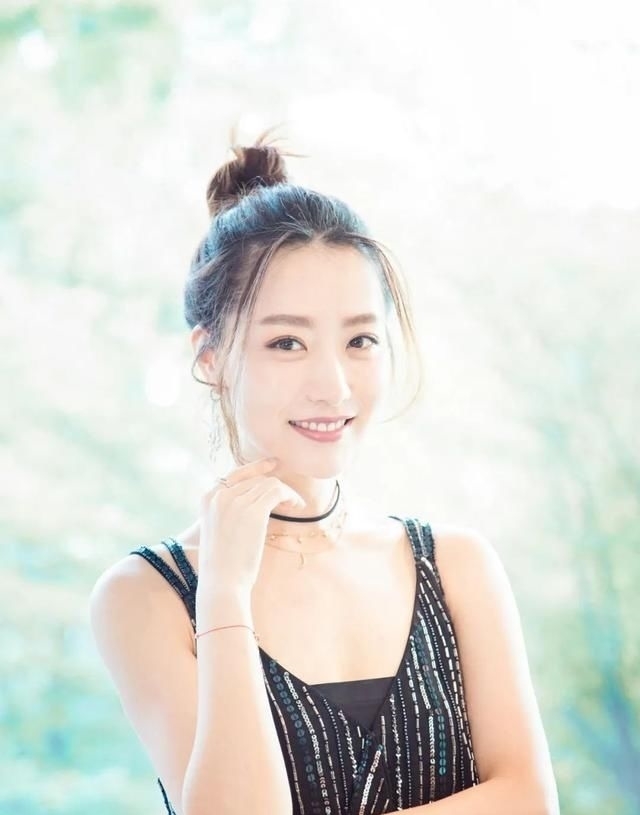 气质:“京城四美”之一的白冰,曾经的宅男女神,盘点她的容貌风采