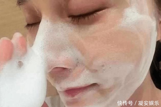 『脸上』脸上刚沾水就用“洗面奶”?洗脸不注意细节,难怪毛孔大还暗沉!