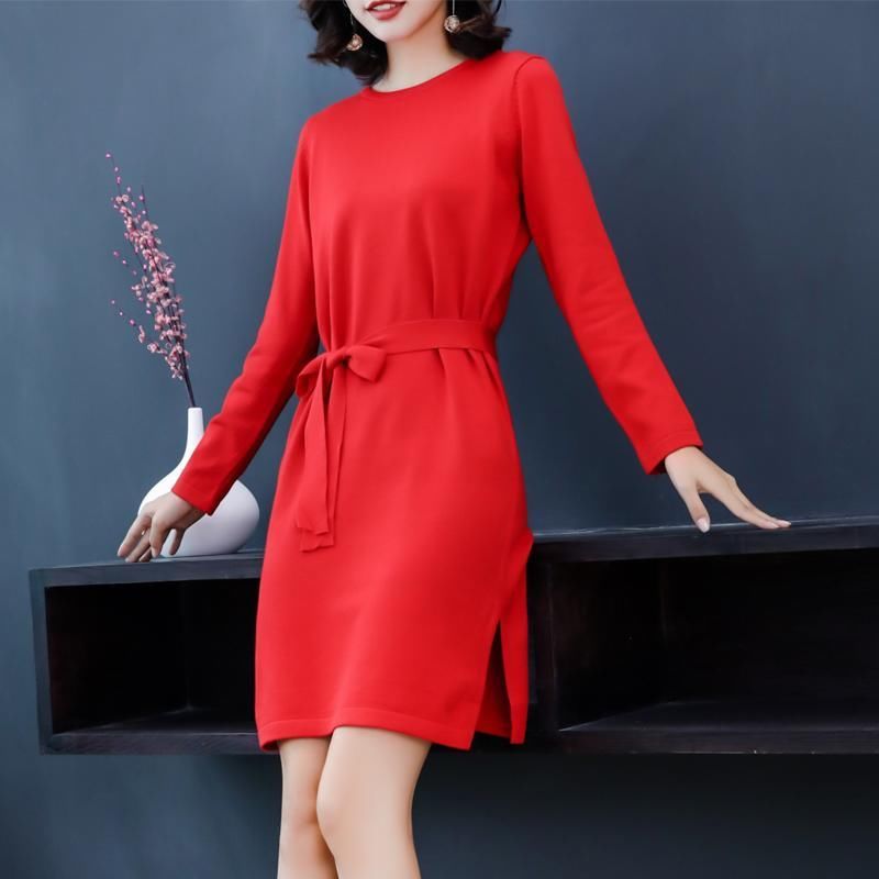 女人不管你有多美，9月出门一定要穿这种秋裙，风情万种，美上美