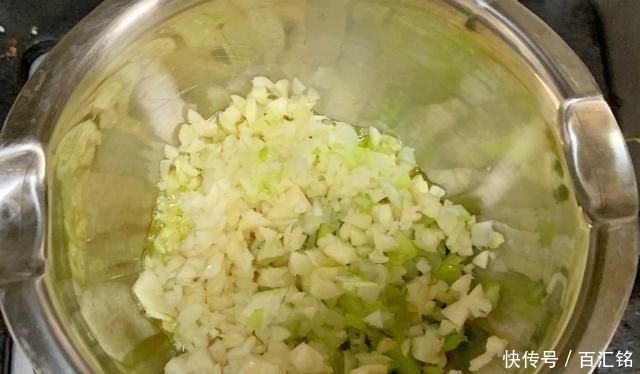 『蒜香油麦菜』失眠便秘是这道菜最恐怖的,甜而脆,吃熟的肠道通,身体变细