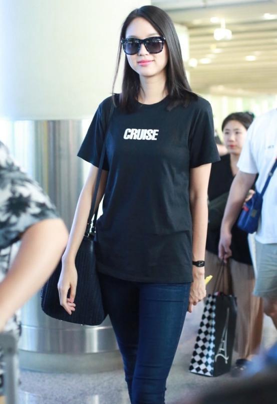 张梓琳太高了！仅仅一条牛仔裤就穿出腿长一米，网友：逼死普通人