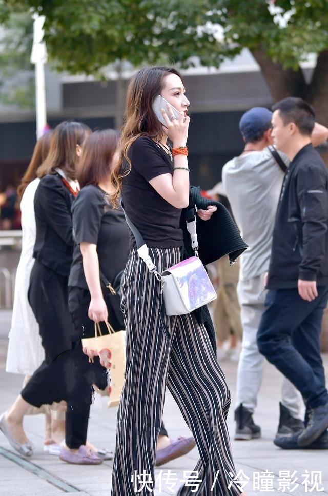 『凸显』凸显女性优雅妩媚的气息,非高跟儿鞋莫属