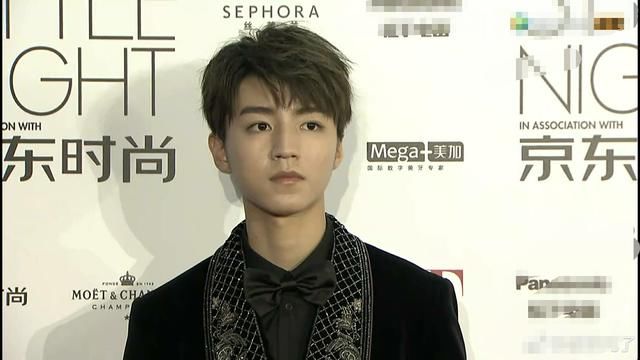 春春杨幂唐嫣杨颖同台亮相,原照流出,网友:真漂亮