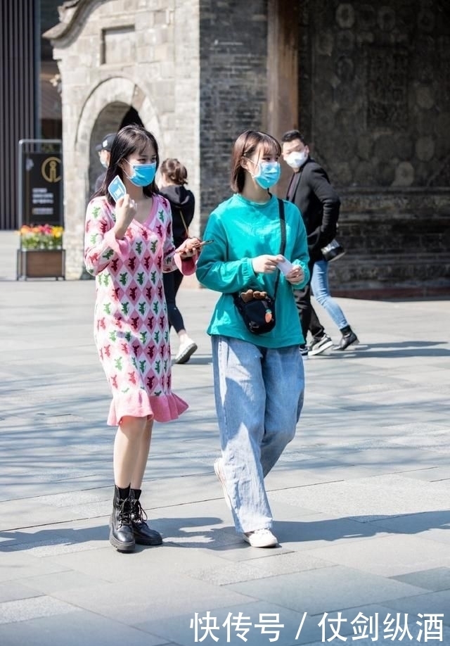  针织■大家注意了！顺色搭配也能穿出层次感，文艺又秀气，妥妥的小仙女