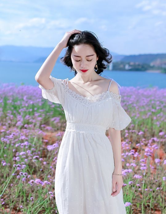 模特马来西亚亮相,花海中翩翩起舞,光看着就让人沉醉