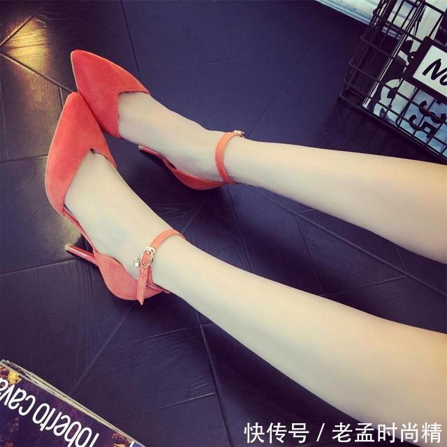 「约会」穿上一款走路轻松又时尚的高跟鞋,逛街约会都不错呦
