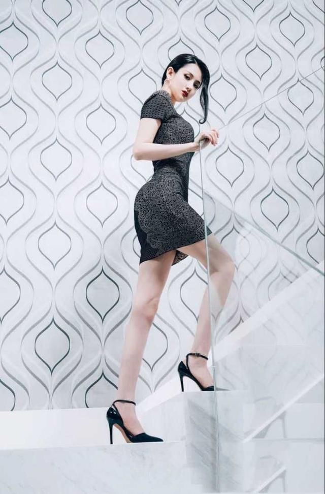 蓝燕不愧为西方媒体中的“东方美女”，颜值身材都完美到让人嫉妒