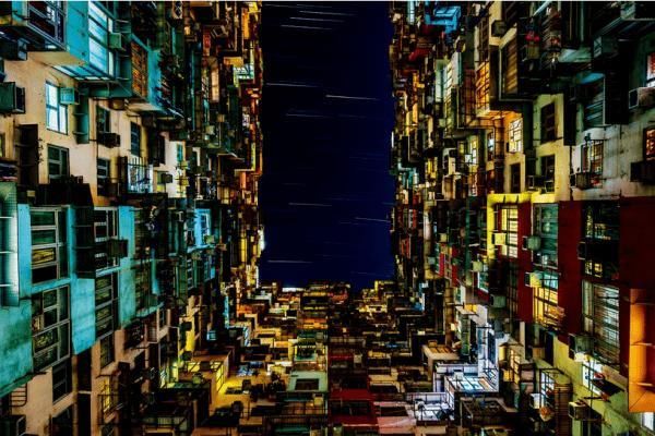  灶台@笼屋、马桶灶台挨着、香港这么发达为何还会有这种房屋?