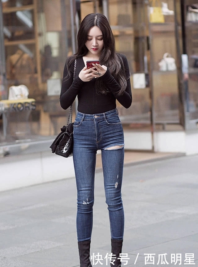 「小姐姐」小姐姐针织搭配破洞牛仔裤,美出新高度,网友:这腿绝了