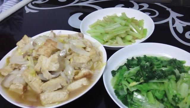 『宝爸』宝爸点名要吃猪肉白菜炖豆腐,宝妈直接做半锅,宝爸:吃过瘾了