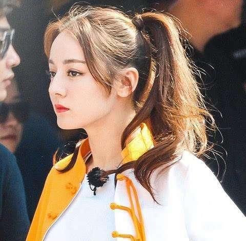  「脸上」脸上有这3个“特征”的女生,别总披头散发,扎头发露五官更女神