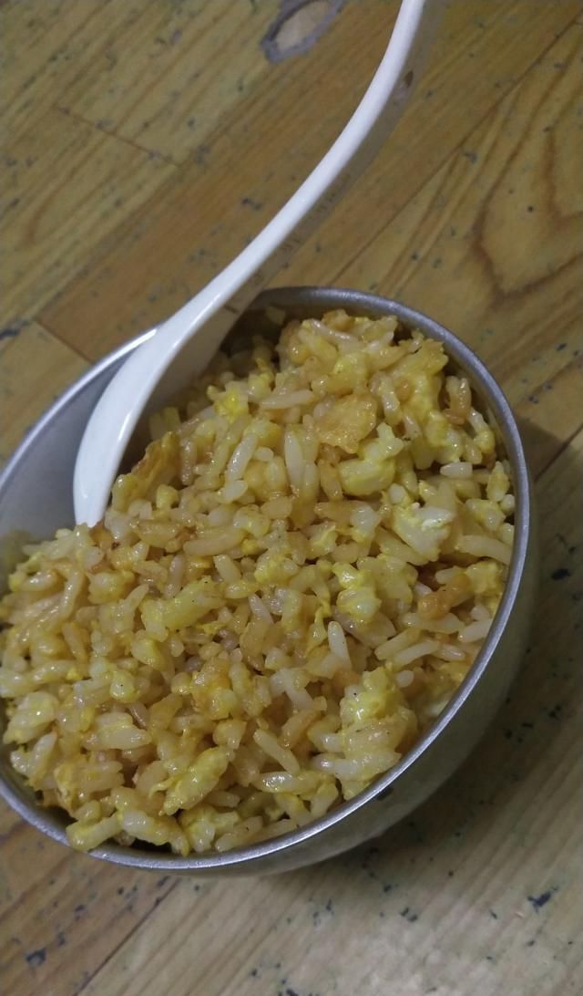  鸡蛋■黄金蛋炒饭这样做，比加肉还香，炒一锅根本不够吃