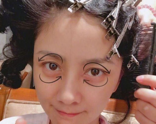  #女人#女人不想眼袋那么明显，睡前要做好这两件事，眼周才会紧致光滑