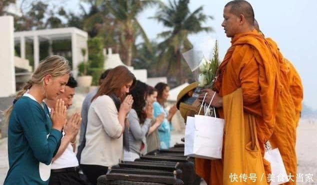 去寺庙里烧香拜佛,不能过于随意,切记8个“禁忌”,不懂别乱拜