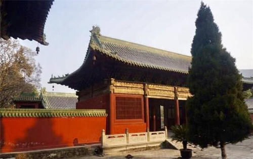 四川有座不寻常的寺庙，酷似古代皇宫，用楠木建造数百年完好无损