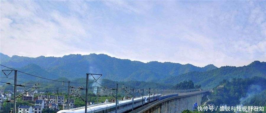 横跨中国南北的高铁，长度是港珠澳大桥的42倍，将让上亿人受益