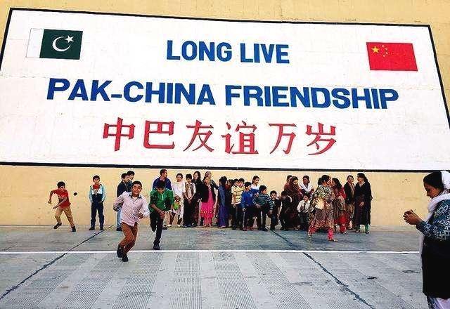 在中国的外国人被称“老外”，在外国的中国人被称什么？差别很大