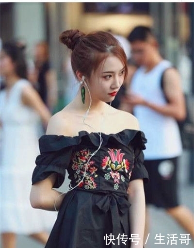 飘飘|街拍:美女身穿黑色露肩裙,长发飘飘,女神范十足