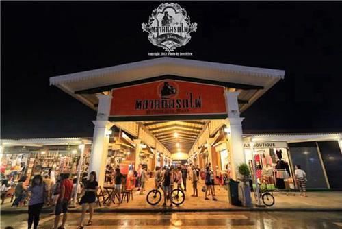 泰国“最正规”的夜市，一律禁止宰客，男游客放心玩