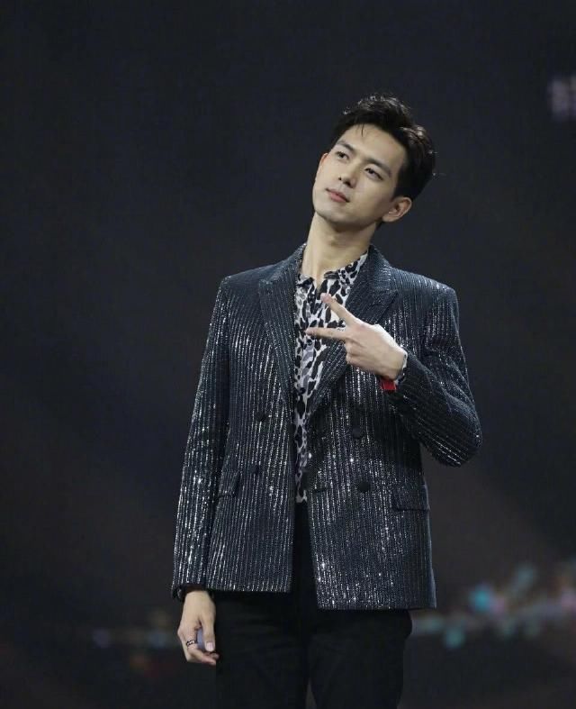 怎样才能当上明星