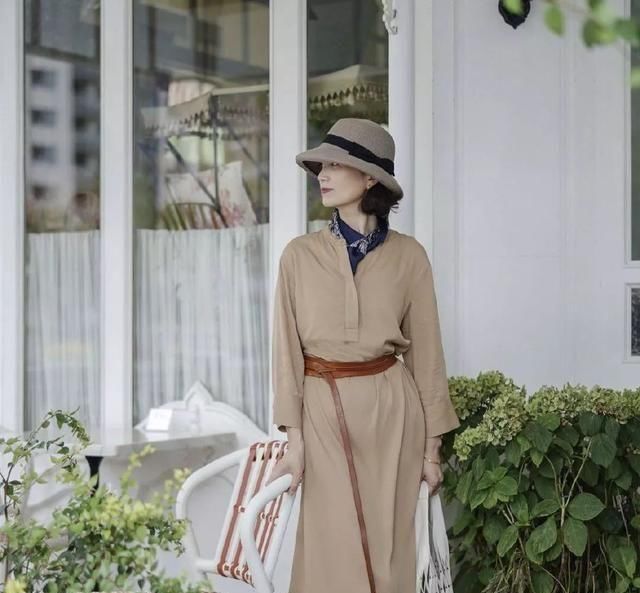  『时光』原来穿搭真能惊艳时光,三木妈妈的极简风,50岁也能穿出自己的美