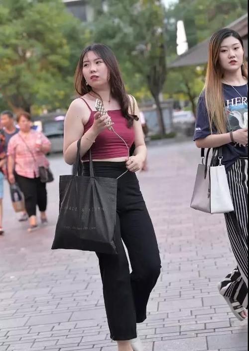 特别|街拍:清纯娴淑的小姐姐,称得上宅男杀手