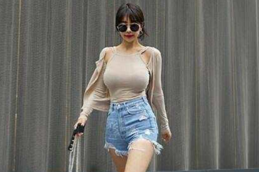 美女这样穿热裤, 气质简直爆表