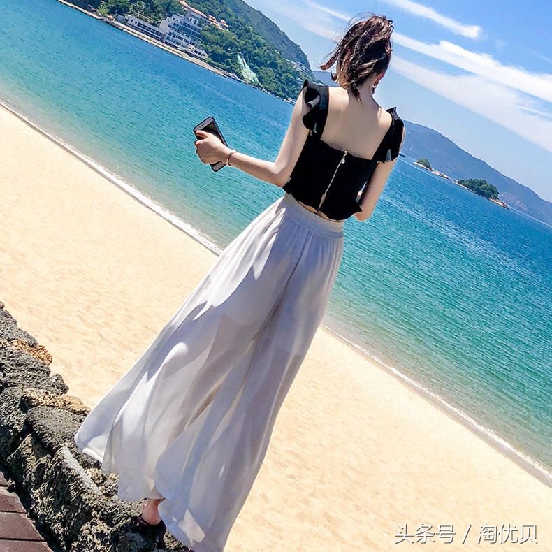 清凉一夏的度假装扮,秀出迷人的小蛮腰,玩转出性感女人味