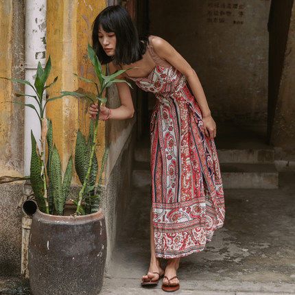 沙滩裙穿的好，比泳衣更洋气，越来越多女人都这么穿，性感迷人