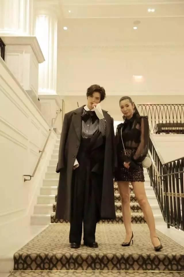 毕雯珺被微商包养;蒋劲夫与女友;霍建华又被群嘲;新晋姐妹花的塑