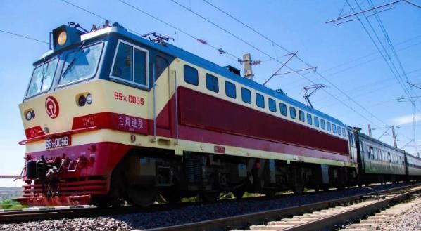  【列车长】为啥火车上“排泄物”要排到铁轨上，不会很臭吗？听