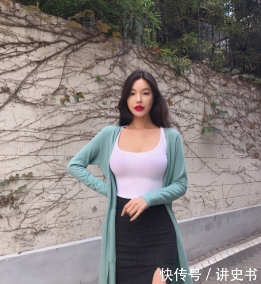 『 美女』清凉穿搭，好看有魅力！，街拍美女：身材曼妙的小姐姐