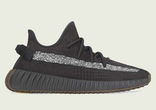  设计@YEEZY大军压境4月鞋坛！黑魂、全反光设计领衔