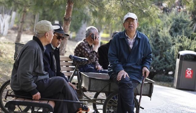 延迟退休新动态，结合多种情况稳妥推进，不会“一刀切”