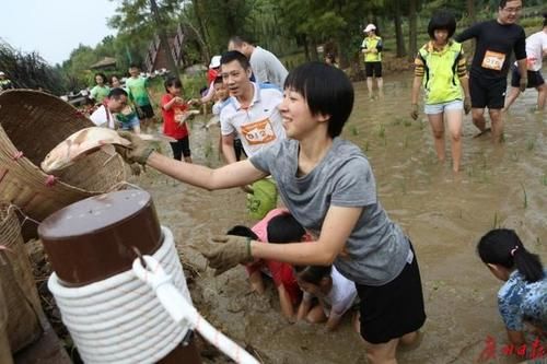  「海珠」海珠湿地“摸鱼”忙！小学生抓到11.6公斤鱼王