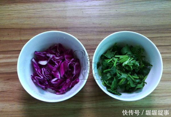 【年轻】小姨35岁仍是少女脸,就因爱吃它,美白保湿显年轻,人见人夸