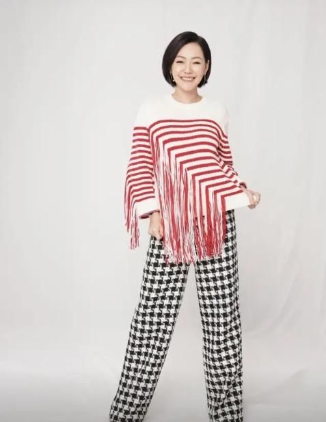  [小S来讲]小S太厉害了，穿亮片连衣裙身材比例太完美，腿长堪比1米8超模