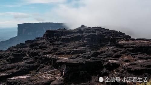 被称为“世界尽头”的山峰，拥有月球表面的地貌，山顶满是水晶！