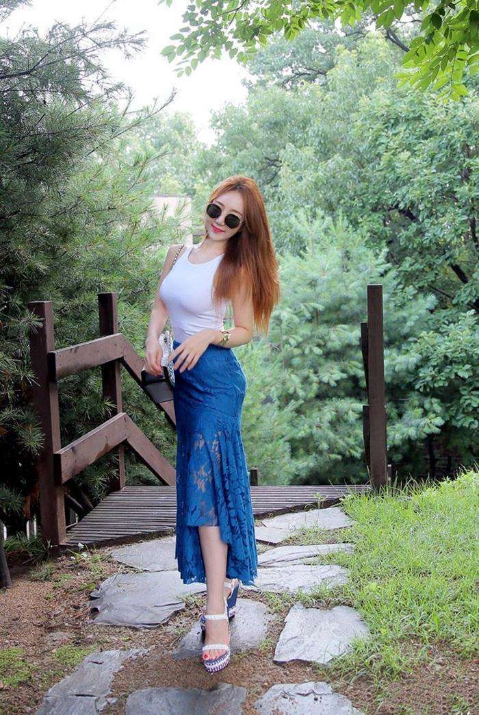 这样的穿搭修饰魅力身材, 让姑娘的女人味得到尽情舒展