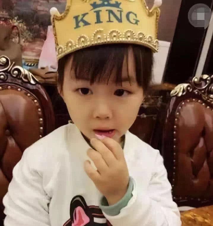 王宝强两个孩子近照露出，两兄妹越来越像，网友：终于打破谣言！