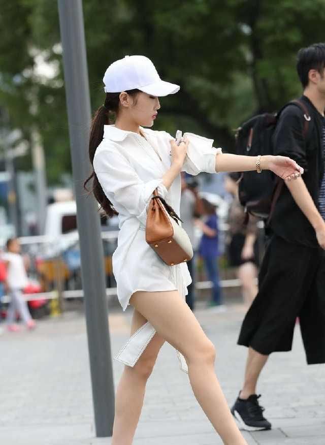  【白色】街拍：路遇白色衬衣裙的美女，好甜好美！