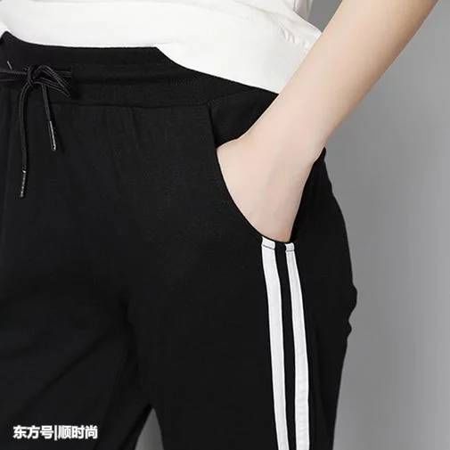 不懂打扮的女人才尴尬,夏天穿这运动套装,洋气百搭又气质迷人