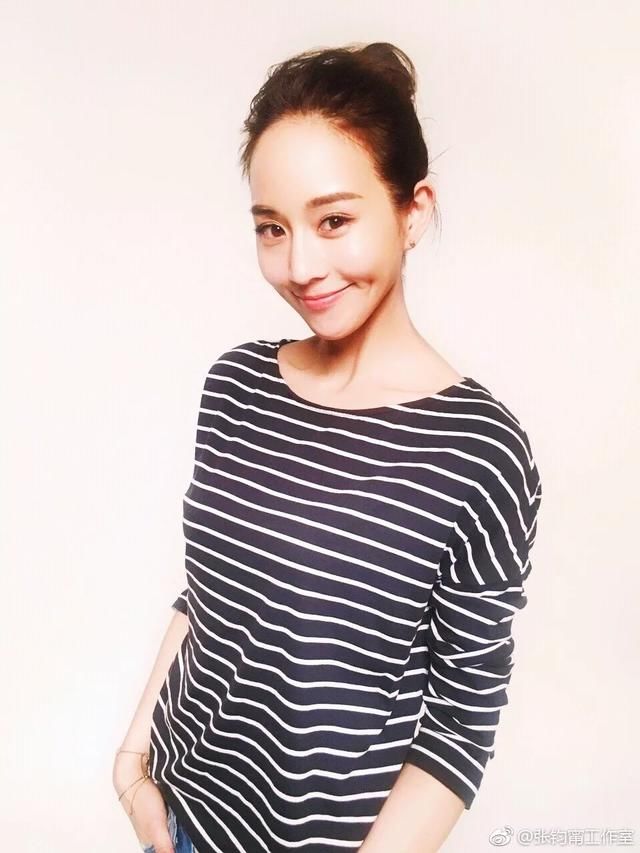 36岁的她是娱乐圈的一股清流 高颜值+高学历却很低调 这般岁月静