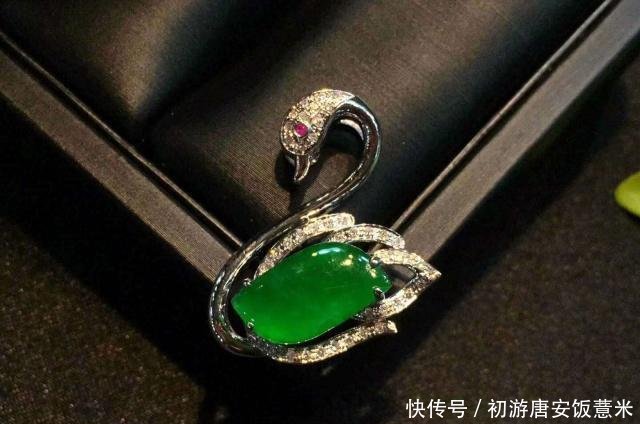 『珠宝首饰』有的女人在生活方面很节省,在珠宝首饰上很舍得花钱,你怎么看