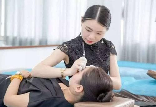 女生■为什么不建议女生纹眉毛?听完内行人的分析,我打消了纹眉的念头