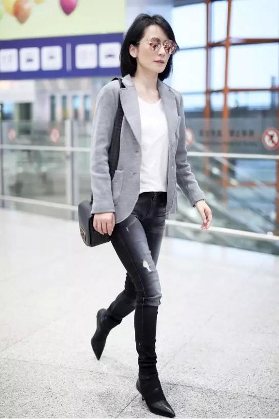  气质：40岁的女性搭配小技巧，让你年轻又气质