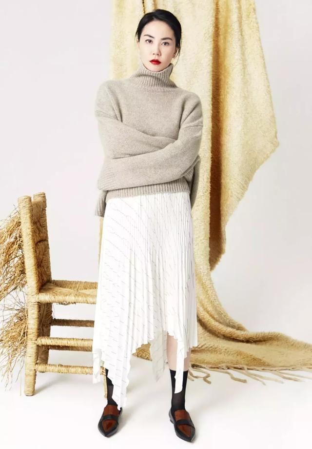 在穿衣服这件事上，王菲永远也不会过气