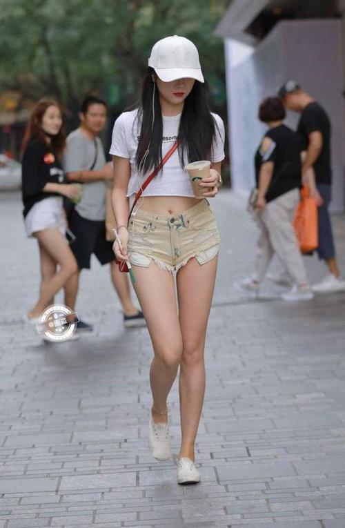 穿个短裤也能这么美, 跟着小姐姐学最潮的短裤穿搭吧