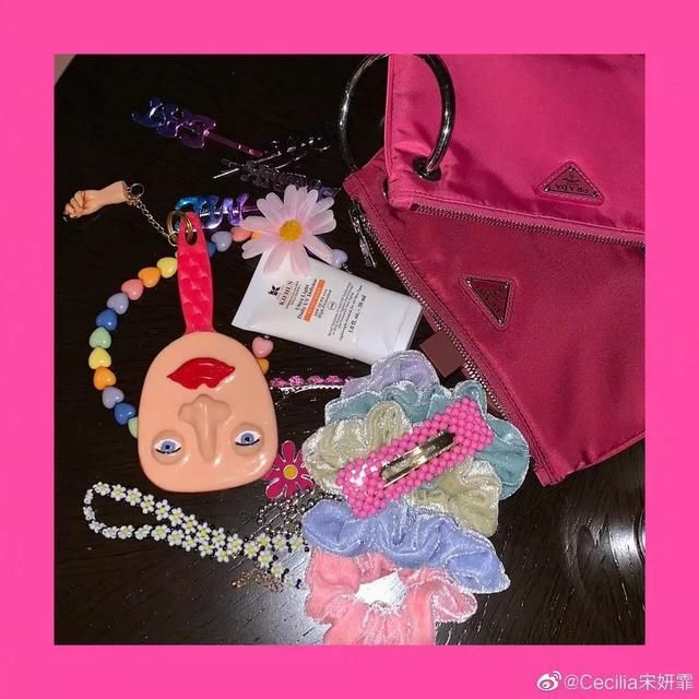  [时髦]没想到袜子也能穿得这么时髦！