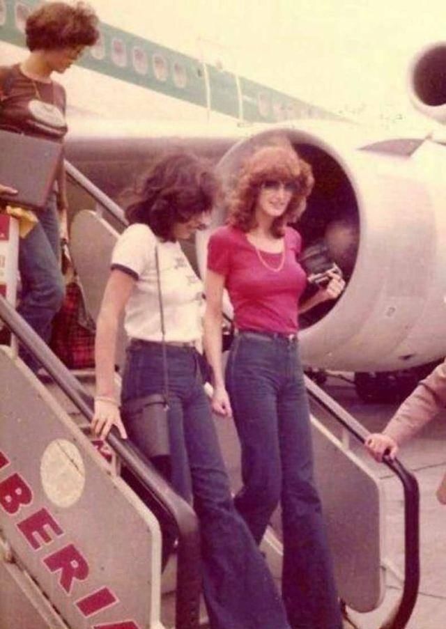  『复古』穿上喇叭裤 变成复古女郎